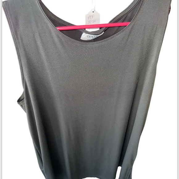 Zenana bundle (3) tops wrinkle free 2 L &  1 XL - Picture 3 of 4